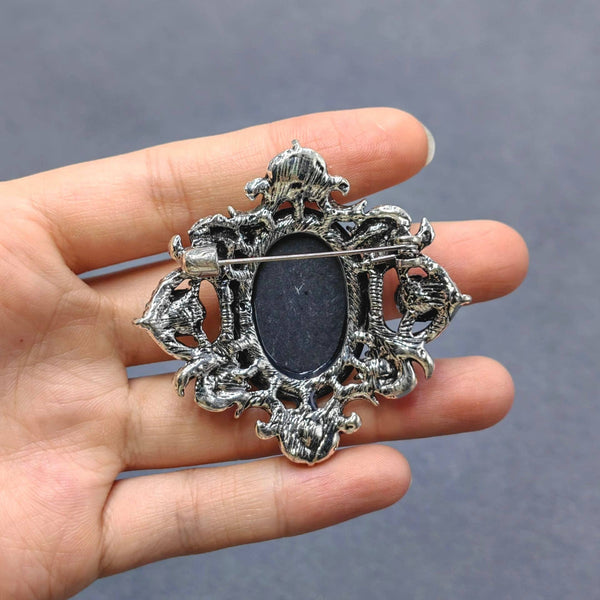 Vintage Noble Cameo Brooch
