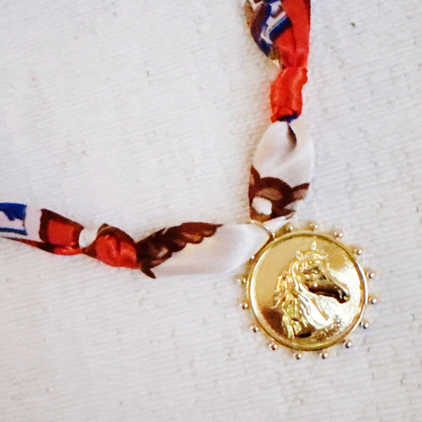 Luxe Print Medallion Pendant Scarf Necklace: Black