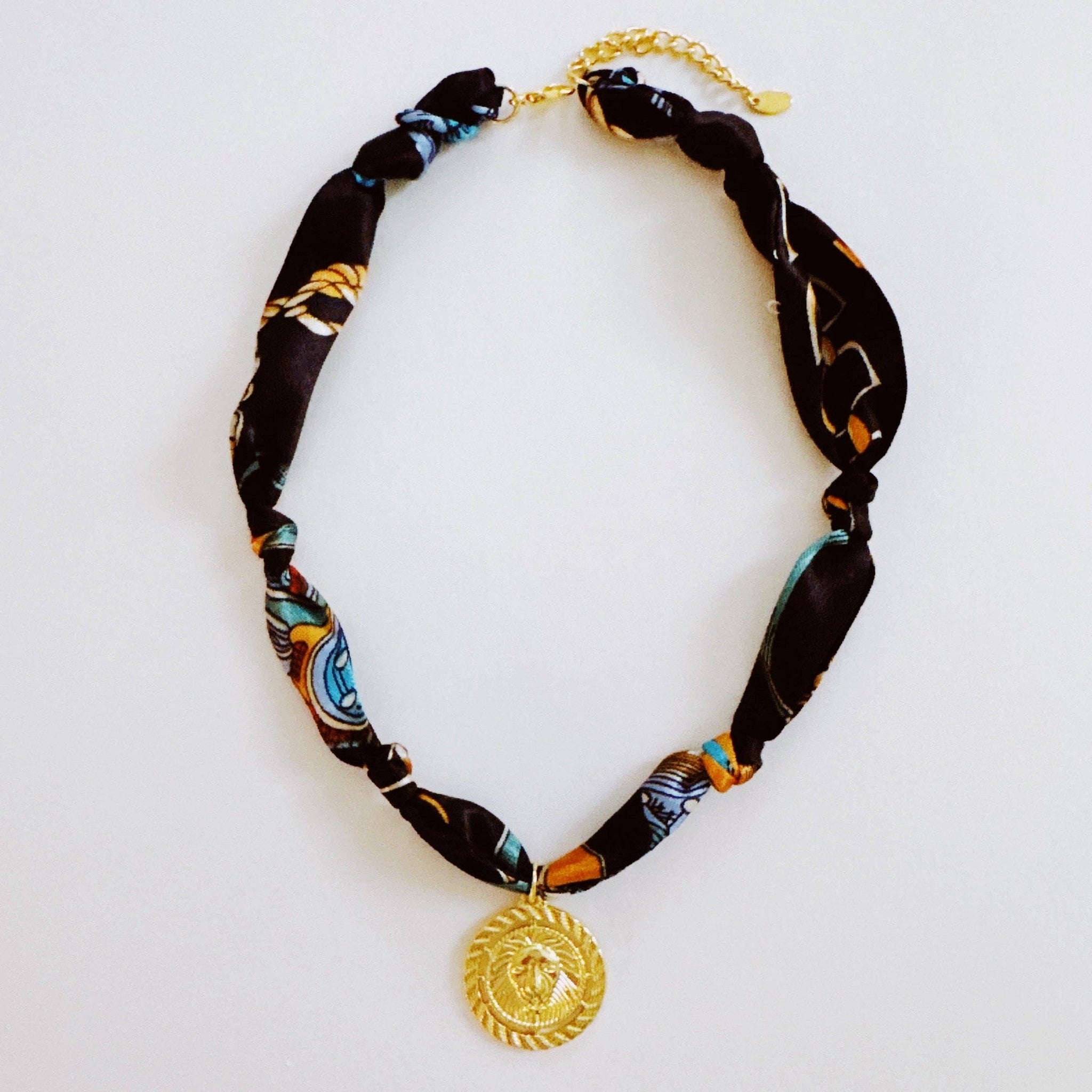 Luxe Print Medallion Pendant Scarf Necklace: Black