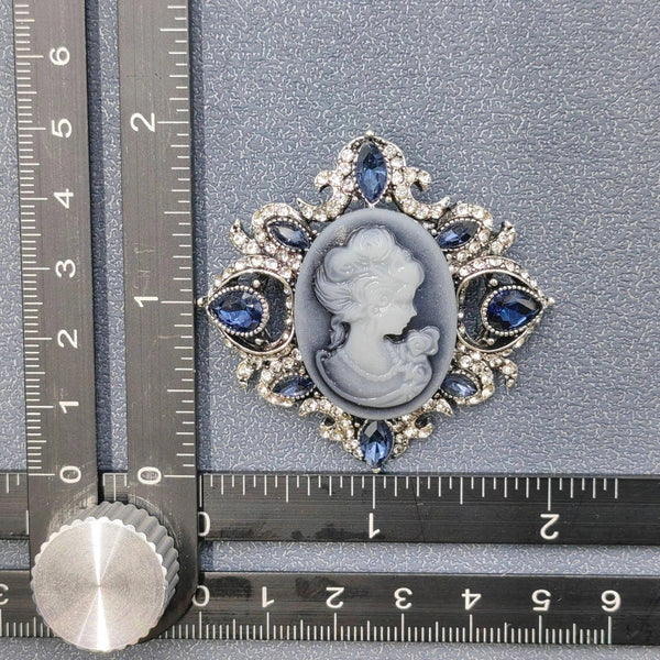 Vintage Noble Cameo Brooch