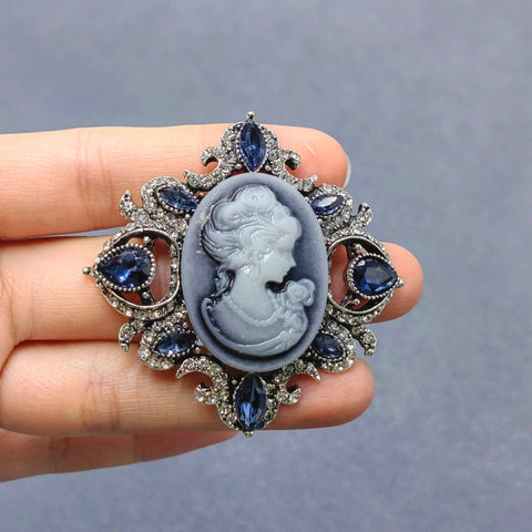 Vintage Noble Cameo Brooch