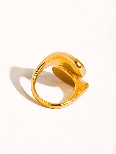 Sloan 18K Gold Non-Tarnish Pearl Wavy Ring: Brown