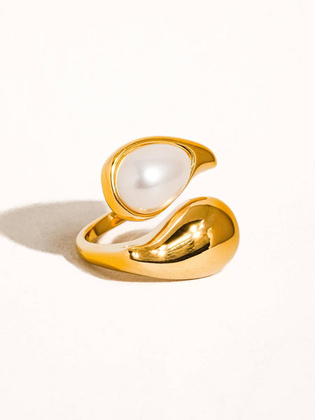 Sloan 18K Gold Non-Tarnish Pearl Wavy Ring: Brown