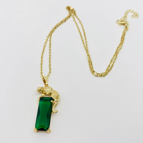 Green Glass Leopard Pendant Necklace: Green