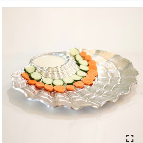 Clamshell chip and dip platter